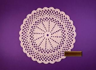 Graceful Loops Round Doily
